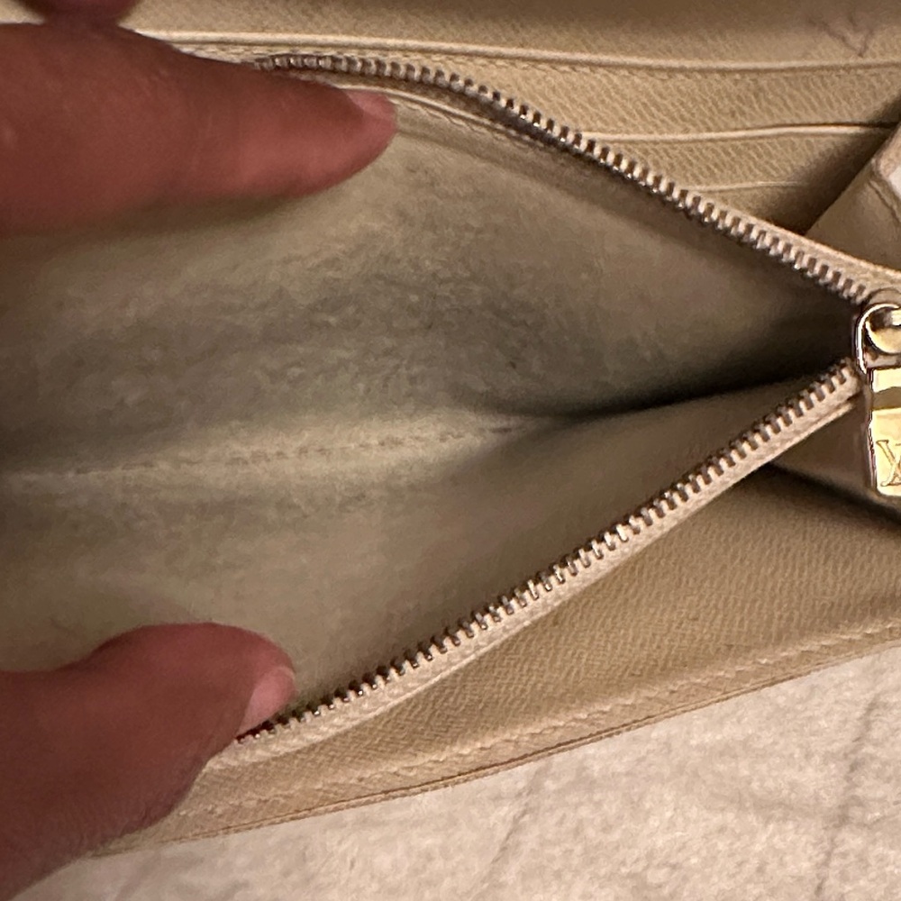 Louis Vuitton Azur Sarah Wallet - Picture 5 of 10